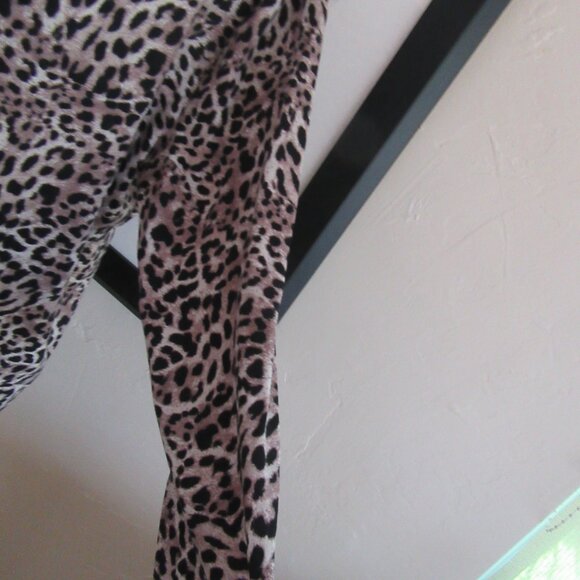 CHICO's Brown & beige leopard animal print t shirt - v neck -  size 3 = XL - Picture 6 of 13